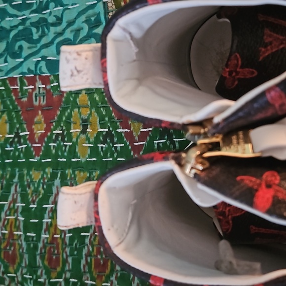 Authentic LV Catogram women's Stellar hi tops size 37 ***Rare*** - Picture 4 of 8